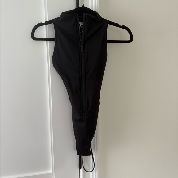 Ta3 Black Zipper One-Piece Swimsuit Sleeveless Surfy - Picture 3 of 5